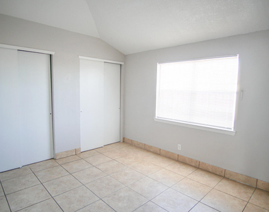10202 Niagara Falls Place - Photo Thumbnail 15