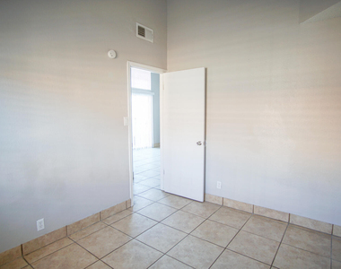 10202 Niagara Falls Place - Photo Thumbnail 12
