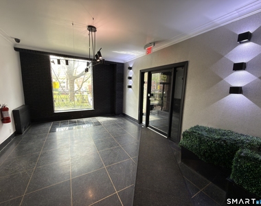 28 Strawberry Hill Avenue - Photo Thumbnail 5