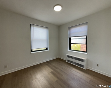 28 Strawberry Hill Avenue - Photo Thumbnail 12