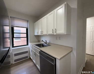 28 Strawberry Hill Avenue - Photo Thumbnail 9
