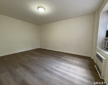 28 Strawberry Hill Avenue - Photo Thumbnail 13