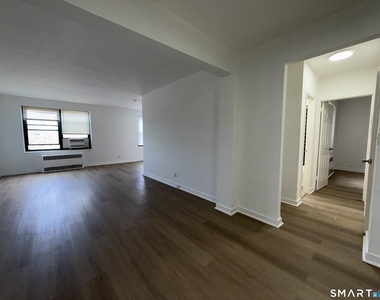 28 Strawberry Hill Avenue - Photo Thumbnail 7