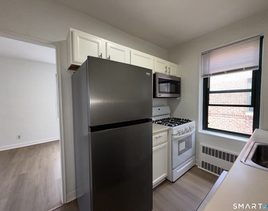 28 Strawberry Hill Avenue - Photo Thumbnail 8