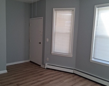 1458 Main Street - Photo Thumbnail 2