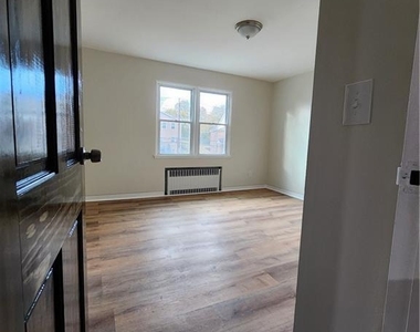 126 Goddard Avenue - Photo Thumbnail 9
