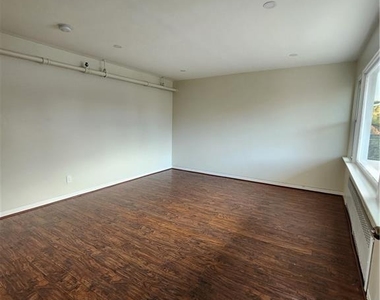 126 Goddard Avenue - Photo Thumbnail 17