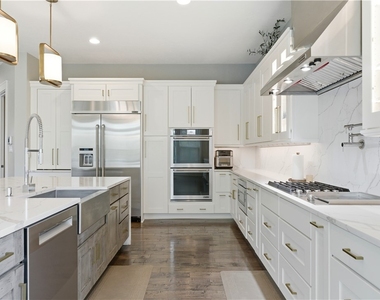 666 Chilliwack Ln - Photo Thumbnail 14