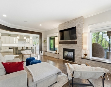 666 Chilliwack Ln - Photo Thumbnail 3