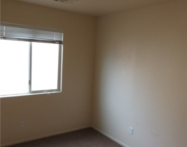 3358 Glacial Lake Street - Photo Thumbnail 5