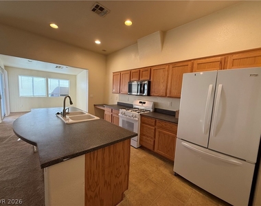 3358 Glacial Lake Street - Photo Thumbnail 13