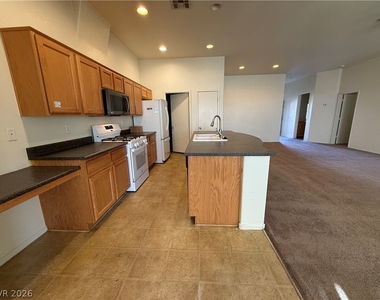 3358 Glacial Lake Street - Photo Thumbnail 15