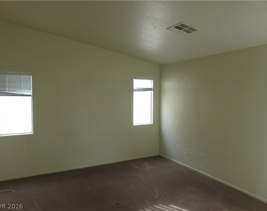 3358 Glacial Lake Street - Photo Thumbnail 16