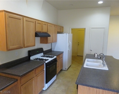 3358 Glacial Lake Street - Photo Thumbnail 9