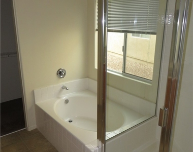 3358 Glacial Lake Street - Photo Thumbnail 14