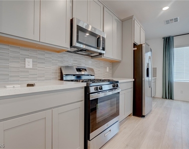 3302 Viola Hills Avenue - Photo Thumbnail 4
