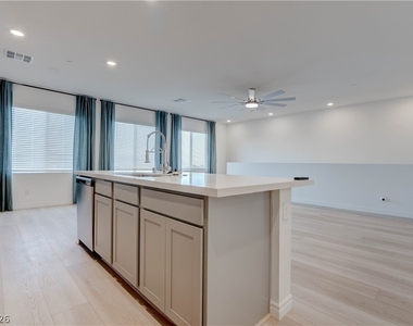 3302 Viola Hills Avenue - Photo Thumbnail 3