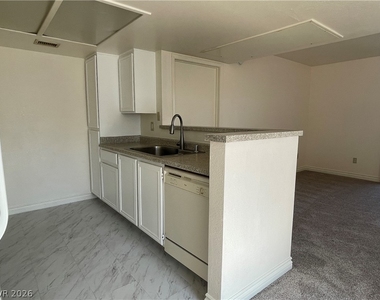 8070 W Russell Road - Photo Thumbnail 10