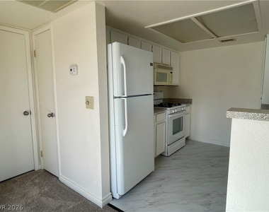 8070 W Russell Road - Photo Thumbnail 11