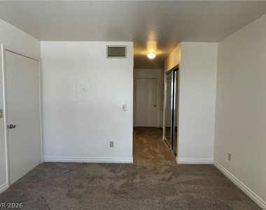 8070 W Russell Road - Photo Thumbnail 16