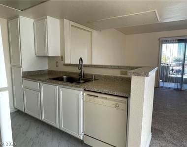 8070 W Russell Road - Photo Thumbnail 12