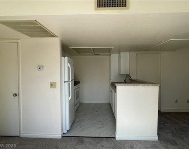8070 W Russell Road - Photo Thumbnail 9