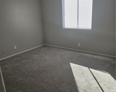 4751 Terra Linda Avenue - Photo Thumbnail 9