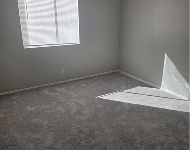 4751 Terra Linda Avenue - Photo Thumbnail 10
