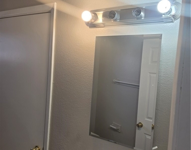 4751 Terra Linda Avenue - Photo Thumbnail 7