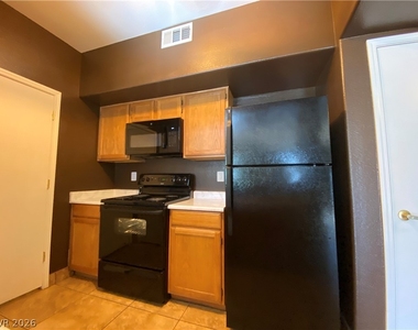 7255 W Sunset Road - Photo Thumbnail 3