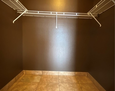 7255 W Sunset Road - Photo Thumbnail 12