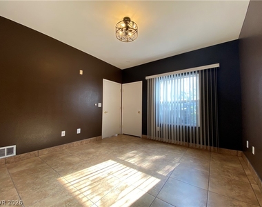 7255 W Sunset Road - Photo Thumbnail 8