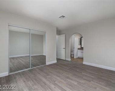1814 N Decatur Boulevard - Photo Thumbnail 9
