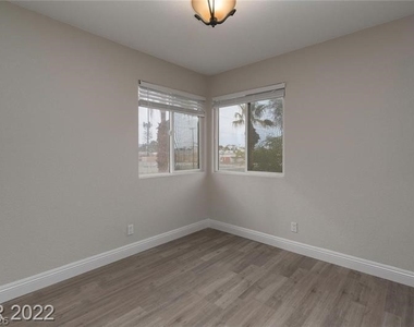 1814 N Decatur Boulevard - Photo Thumbnail 5