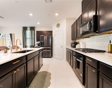 8448 Vulturo Avenue - Photo Thumbnail 8