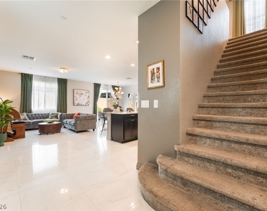 8448 Vulturo Avenue - Photo Thumbnail 15