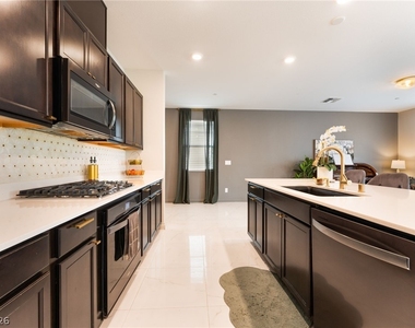 8448 Vulturo Avenue - Photo Thumbnail 10