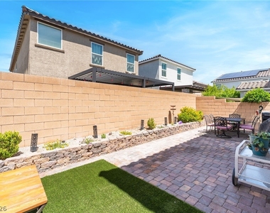 8448 Vulturo Avenue - Photo Thumbnail 32