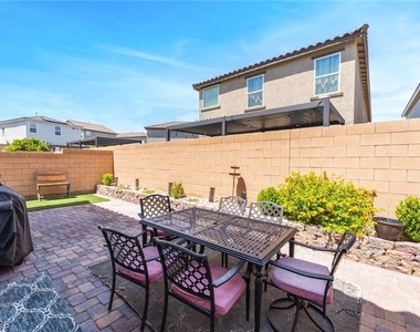 8448 Vulturo Avenue - Photo Thumbnail 31
