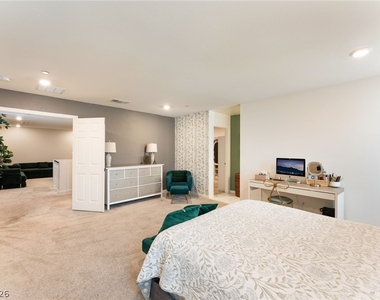 8448 Vulturo Avenue - Photo Thumbnail 19