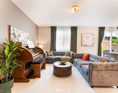8448 Vulturo Avenue - Photo Thumbnail 3