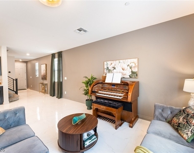 8448 Vulturo Avenue - Photo Thumbnail 34