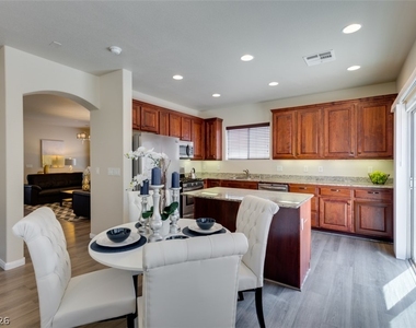 3305 Umbria Gardens Avenue - Photo Thumbnail 10