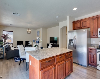 3305 Umbria Gardens Avenue - Photo Thumbnail 12