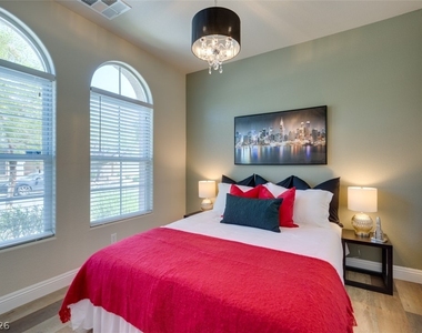 3305 Umbria Gardens Avenue - Photo Thumbnail 15