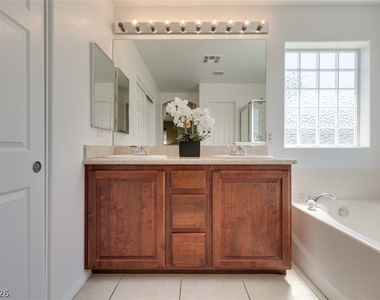 3305 Umbria Gardens Avenue - Photo Thumbnail 24