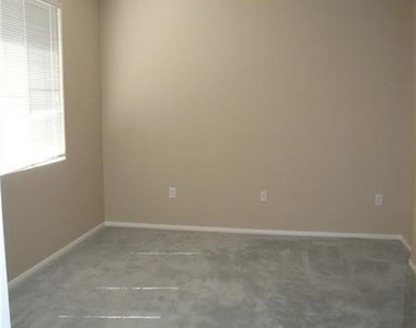 10210 Deerfield Beach Avenue - Photo Thumbnail 4