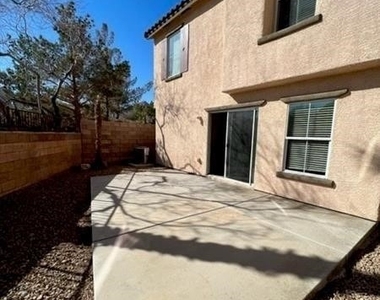 1092 Paradise Coach Drive - Photo Thumbnail 8