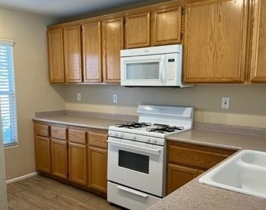 1092 Paradise Coach Drive - Photo Thumbnail 6