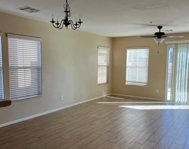 1092 Paradise Coach Drive - Photo Thumbnail 5
